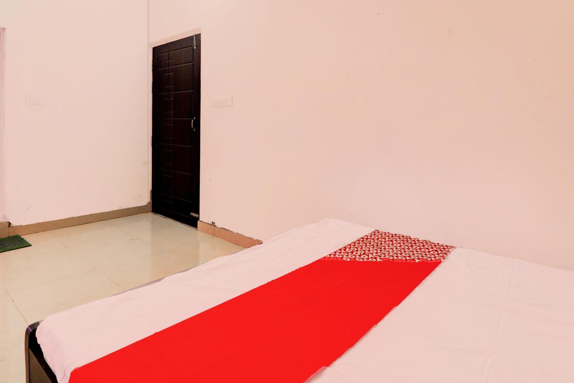 Oyo Flagship Shine Hotel Chinhat Zewnętrze zdjęcie